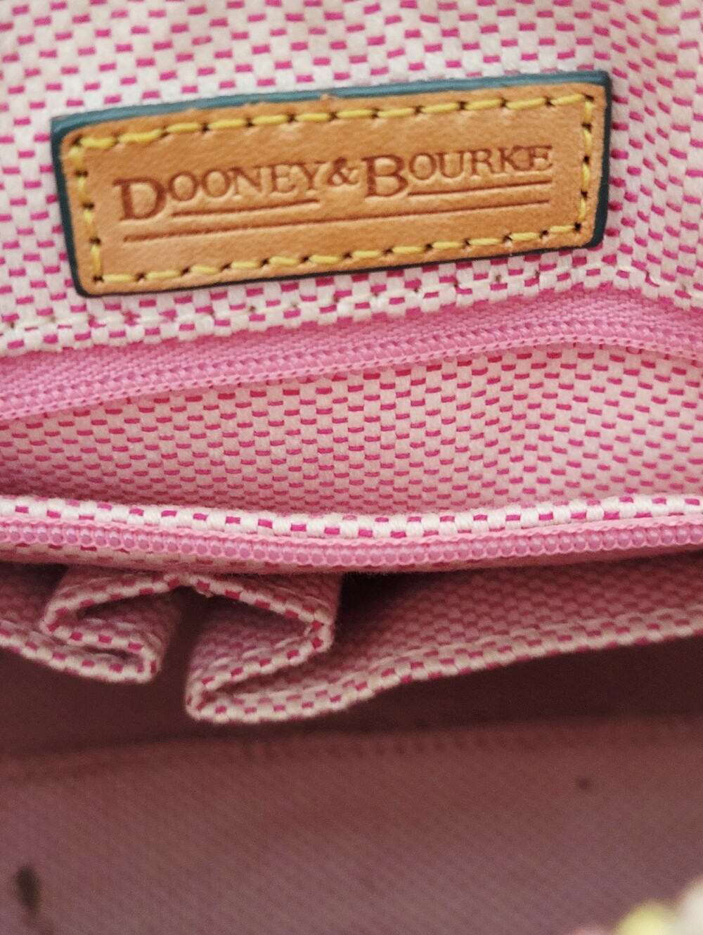 Dooney & Bourke Cream Barrel Crossbody with Multicolor Beach Print Rainbow Zip - Picture 4 of 16